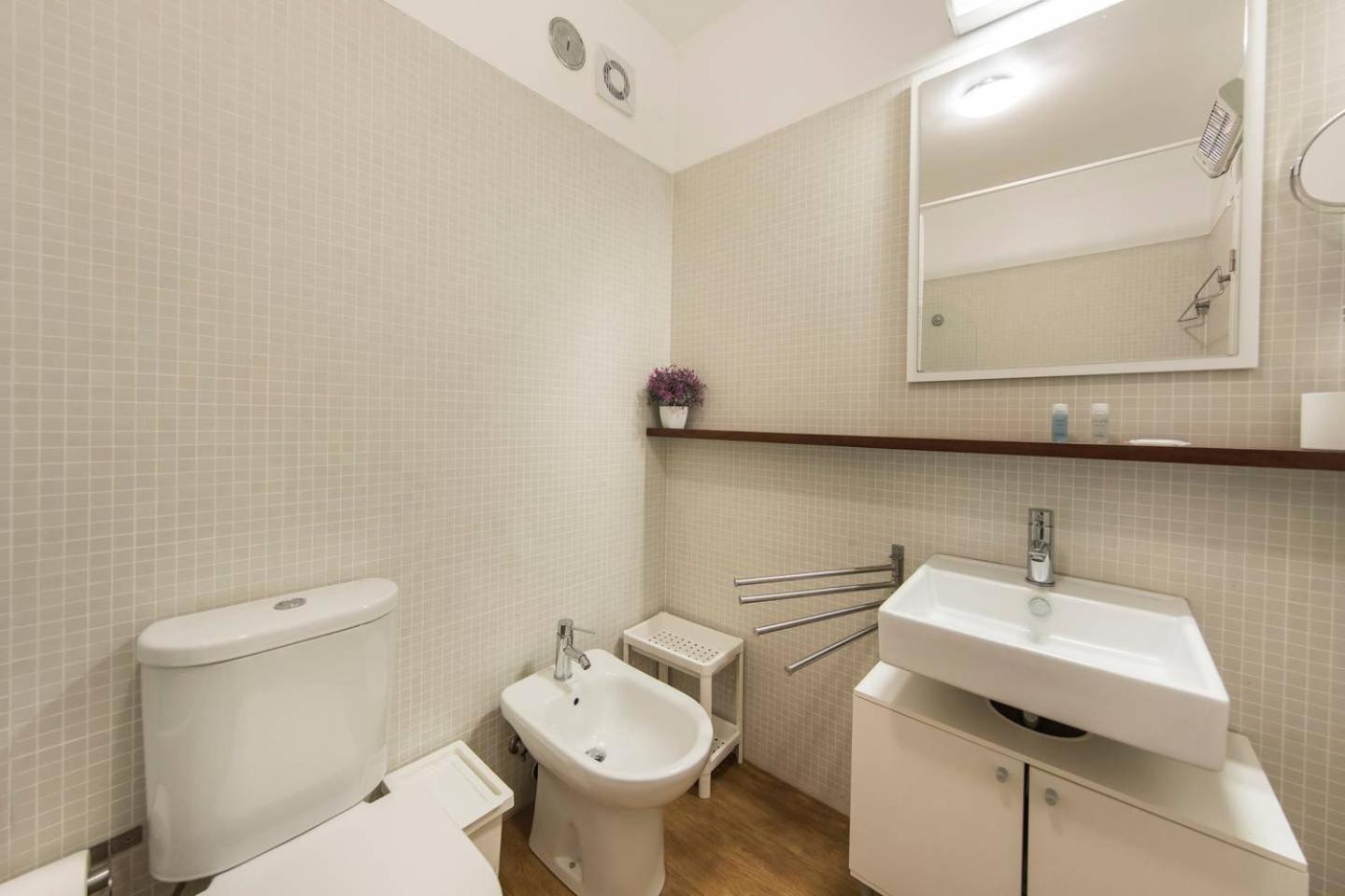 Comfortable Apartment In Campo Pequeno Lisbon Exterior photo
