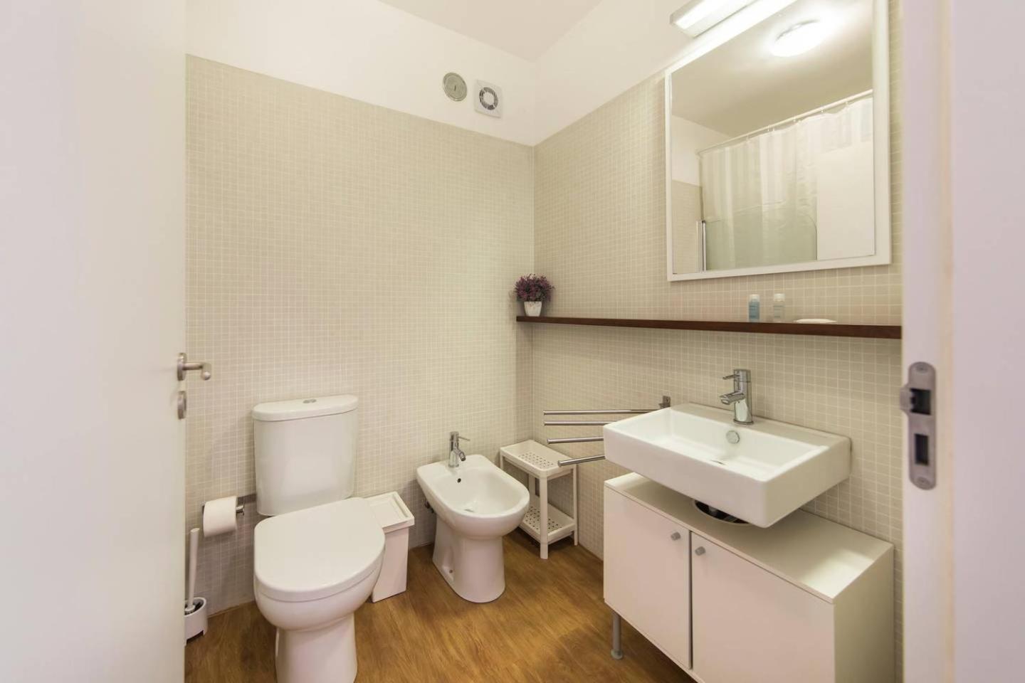 Comfortable Apartment In Campo Pequeno Lisbon Exterior photo