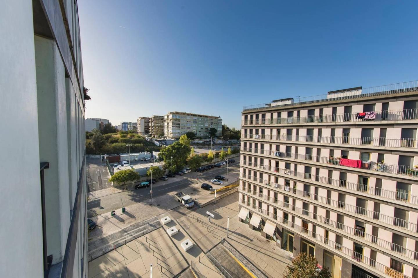 Comfortable Apartment In Campo Pequeno Lisbon Exterior photo